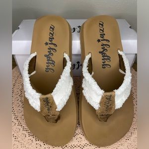 Encore White Flip Flop Size 7 EUC